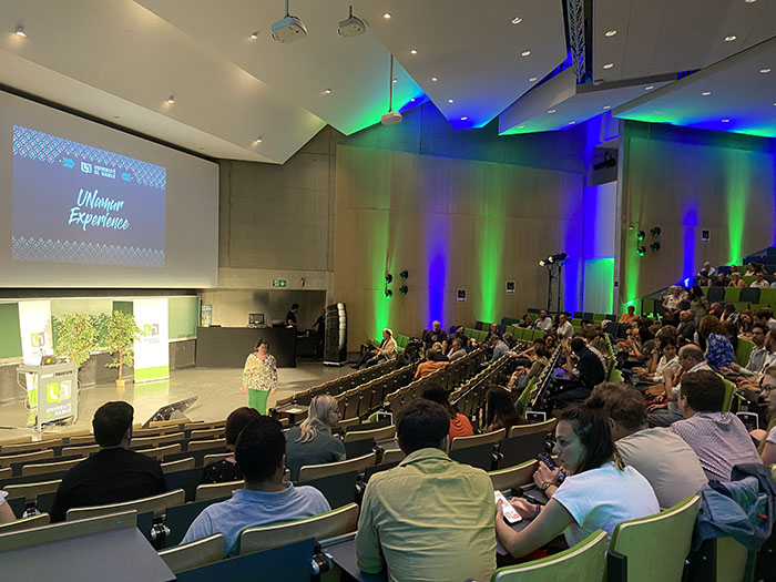 Installation d'une scène pour une remise de prix